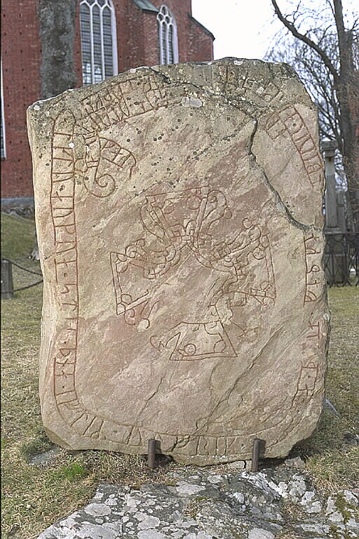 Runes written on gravhäll, sandsten. Date: V